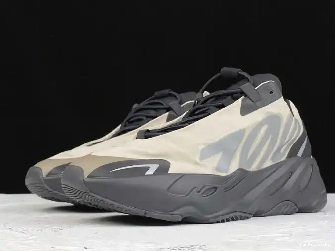 Adidas 700 Bone Yeezy FY3729 Boost MNVN 0528
